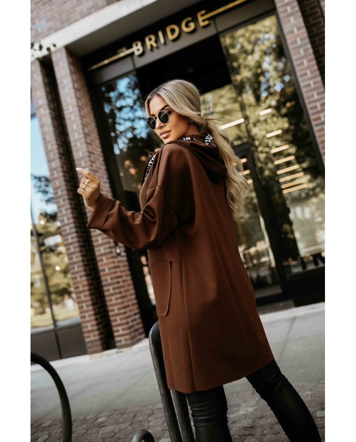 Ležérny kabát so zipsom a módnymi detailmi – čokoládovo hnedý