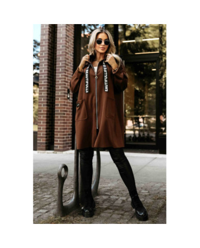 Ležérny kabát so zipsom a módnymi detailmi – čokoládovo hnedý