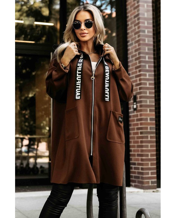 Ležérny kabát so zipsom a módnymi detailmi – čokoládovo hnedý