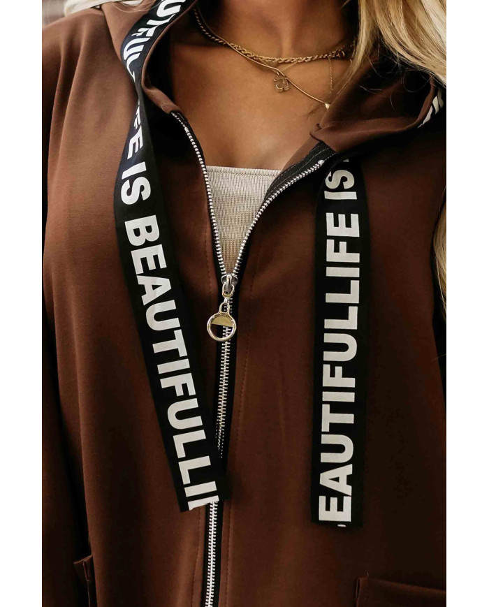 Ležérny kabát so zipsom a módnymi detailmi – čokoládovo hnedý